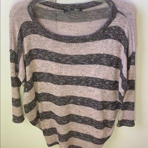 Small 3/4 sleeve top